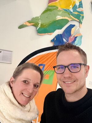 Oberstudienrätin Frau Range-Schmitt und Landtagskandidat Nicolas Cordes