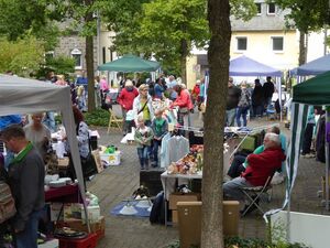 schönes Wetter lockte Viele zum SPD Trödelmarkt