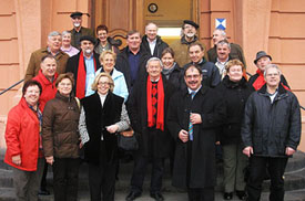 Die Gruppe vor dem Landtag